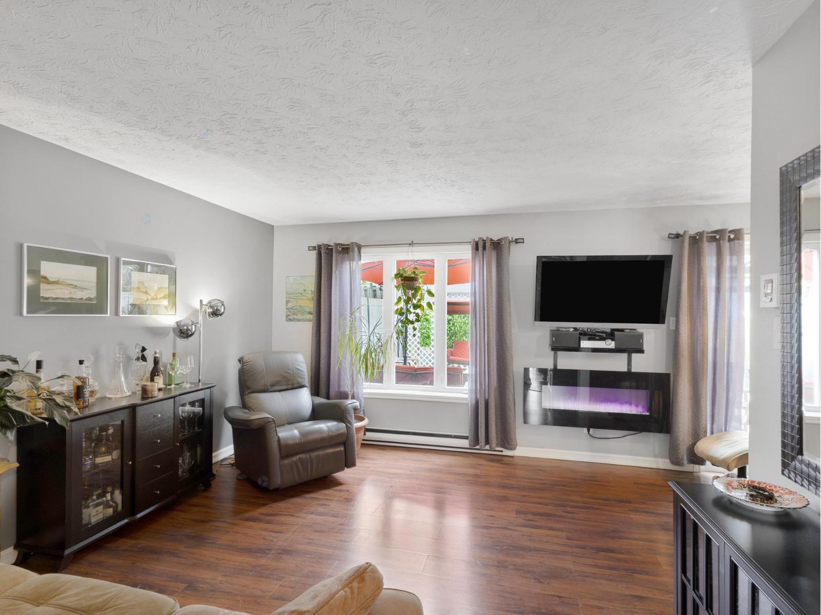 82 Rue Routhier Magog Quebec Canada J1X5N8 4