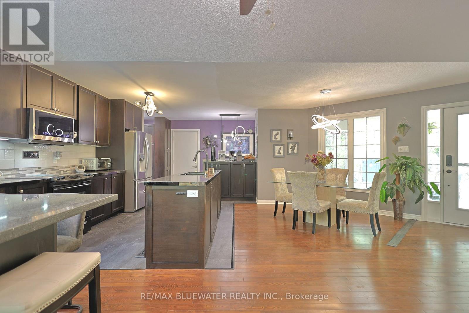 10419 Pinetree Drive, Lambton Shores, Ontario  N0M 1T0 - Photo 11 - X13202308