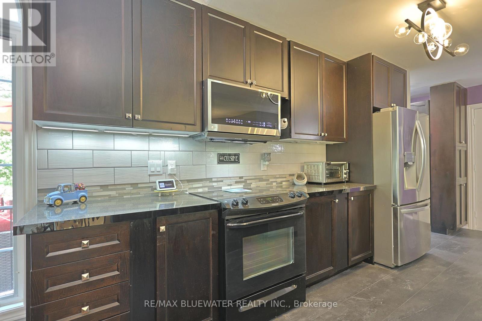 10419 Pinetree Drive, Lambton Shores, Ontario  N0M 1T0 - Photo 13 - X13202308