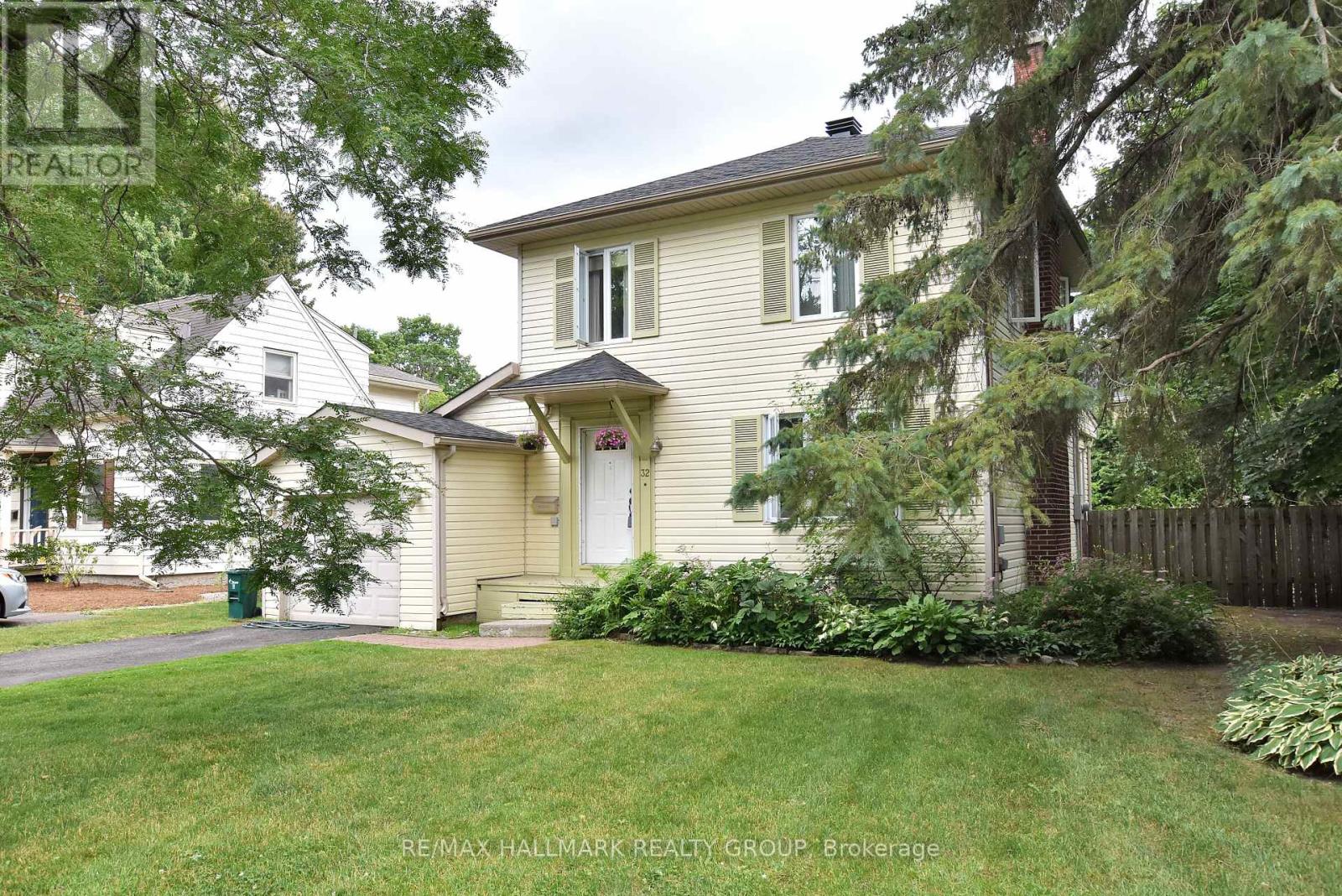 32 ARUNDEL AVENUE, Ottawa, Ontario