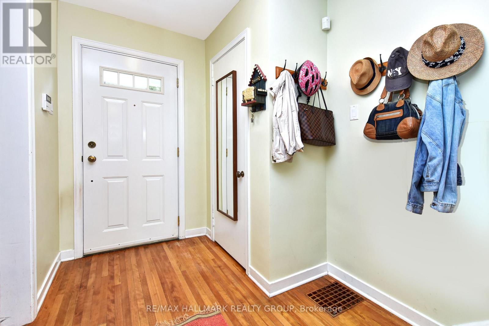 32 Arundel Avenue, Ottawa, Ontario  K1K 0B6 - Photo 2 - X13202428