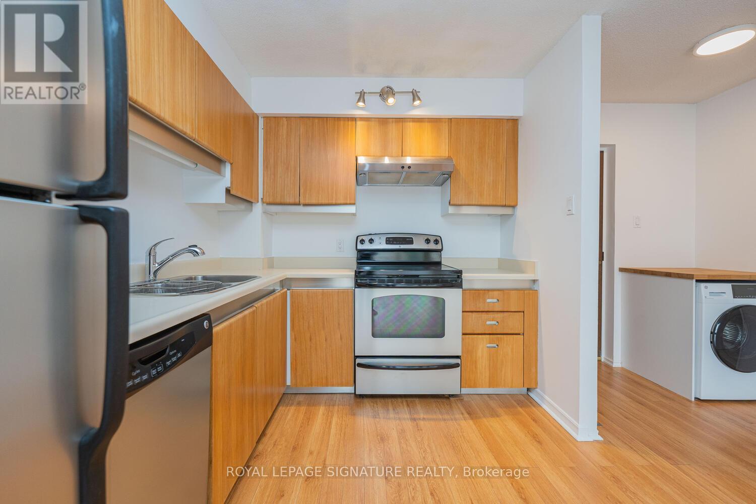 2109 - 65 Harbour Square, Toronto, Ontario  M5J 2L4 - Photo 11 - C13201440