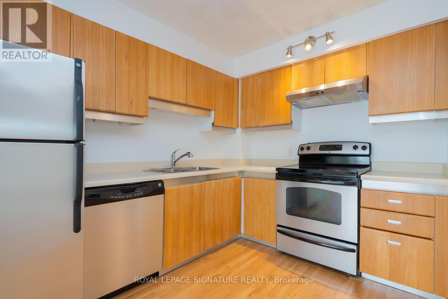2109 - 65 Harbour Square, Toronto, Ontario  M5J 2L4 - Photo 12 - C13201440
