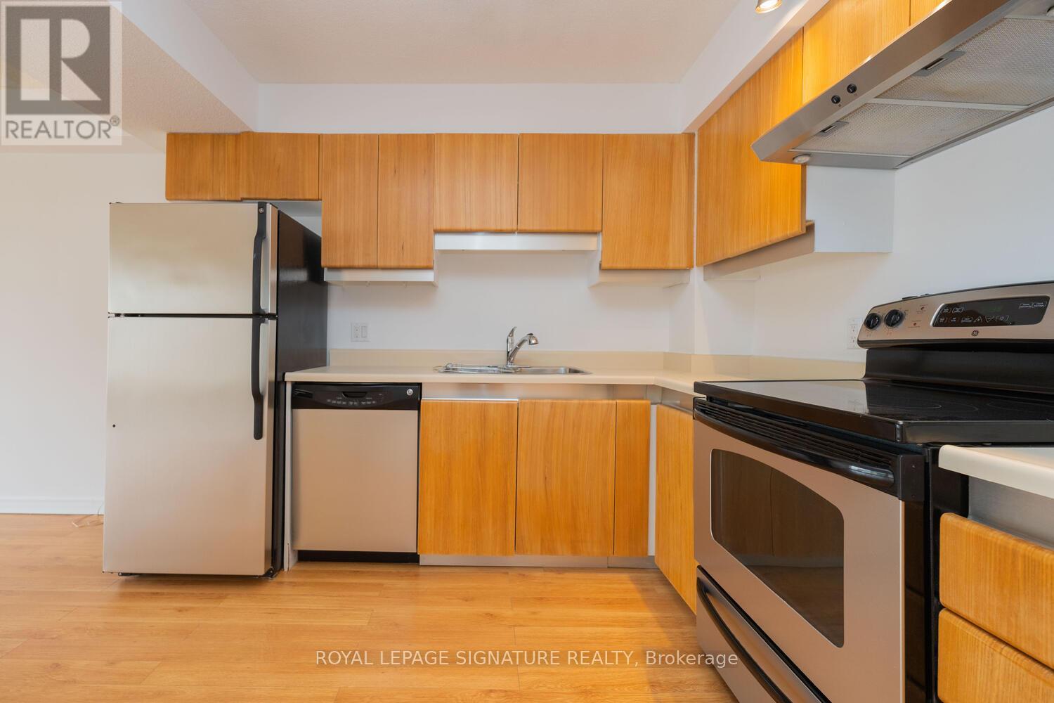 2109 - 65 Harbour Square, Toronto, Ontario  M5J 2L4 - Photo 13 - C13201440
