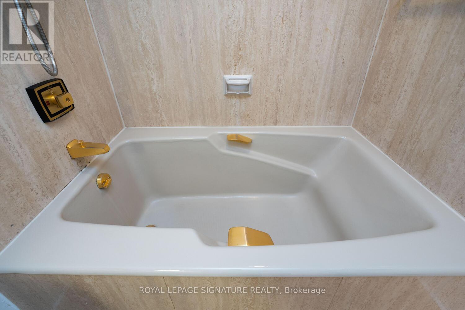 2109 - 65 Harbour Square, Toronto, Ontario  M5J 2L4 - Photo 21 - C13201440