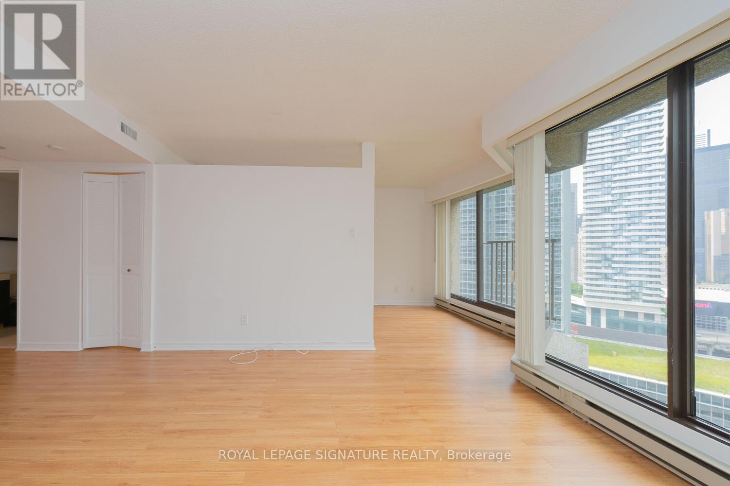 2109 - 65 Harbour Square, Toronto, Ontario  M5J 2L4 - Photo 3 - C13201440