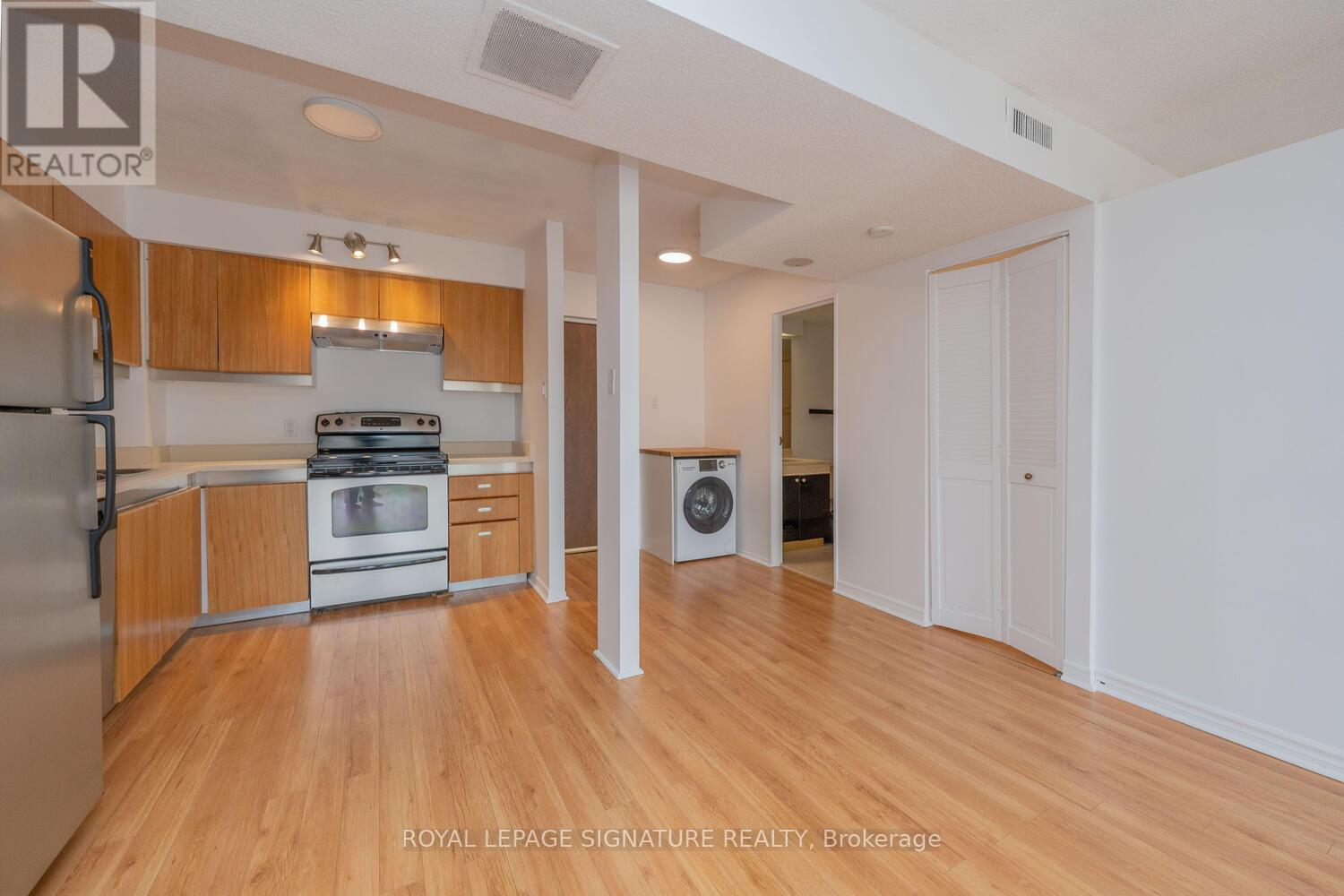 2109 - 65 Harbour Square, Toronto, Ontario  M5J 2L4 - Photo 9 - C13201440