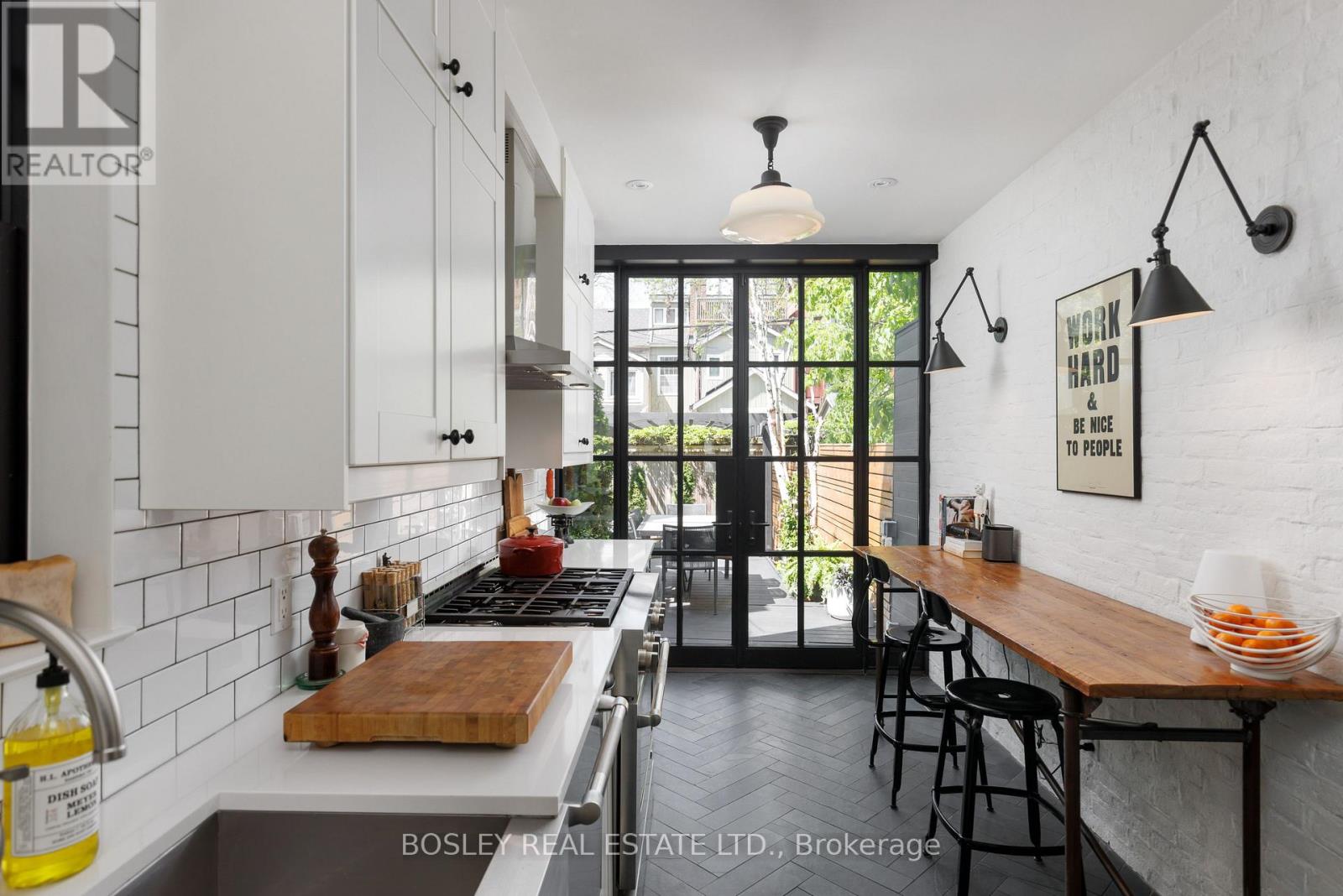 356 ONTARIO STREET, Toronto, Ontario