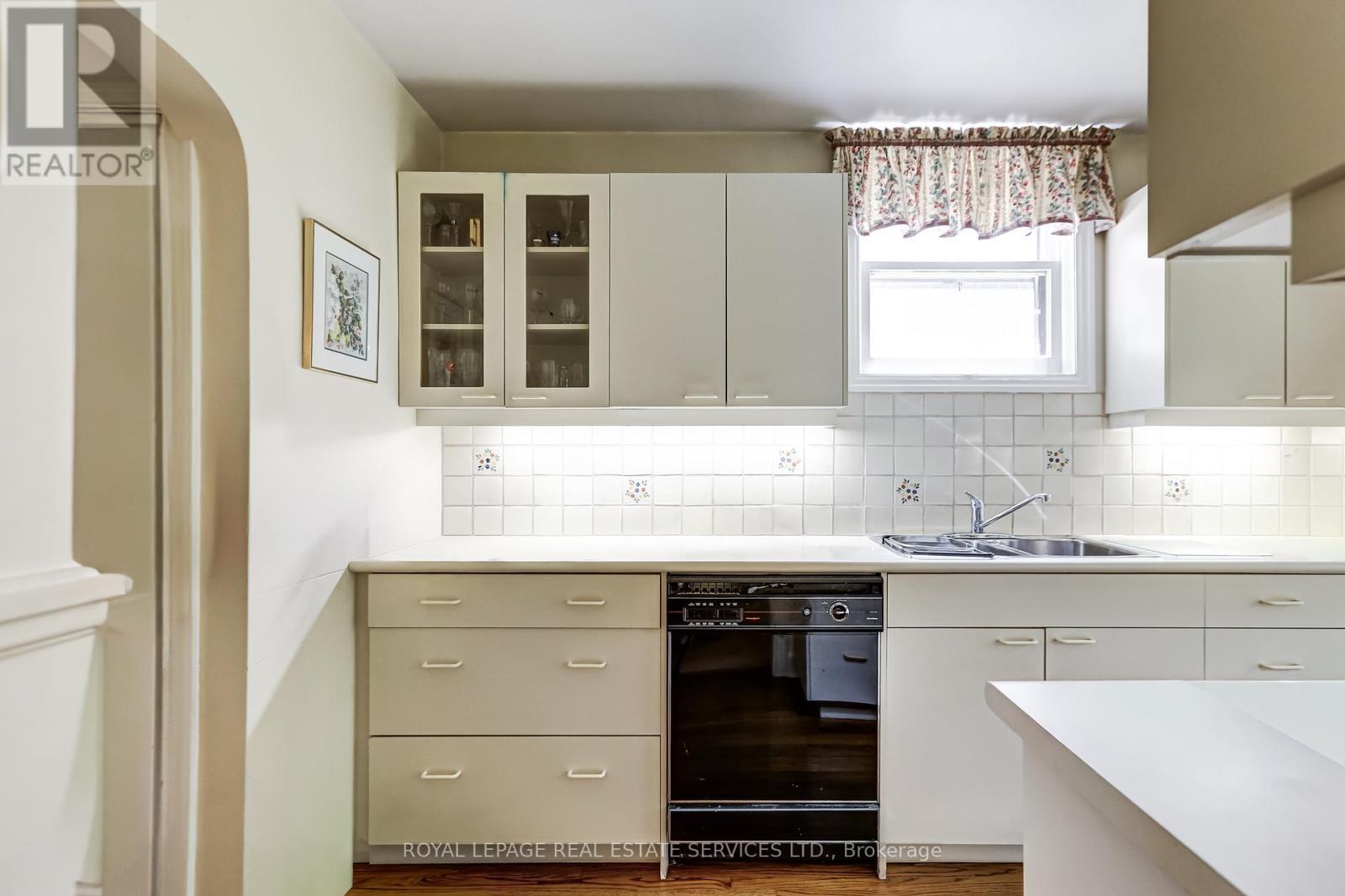 24 Tanager Avenue, Toronto, Ontario  M4G 3R1 - Photo 12 - C13202180