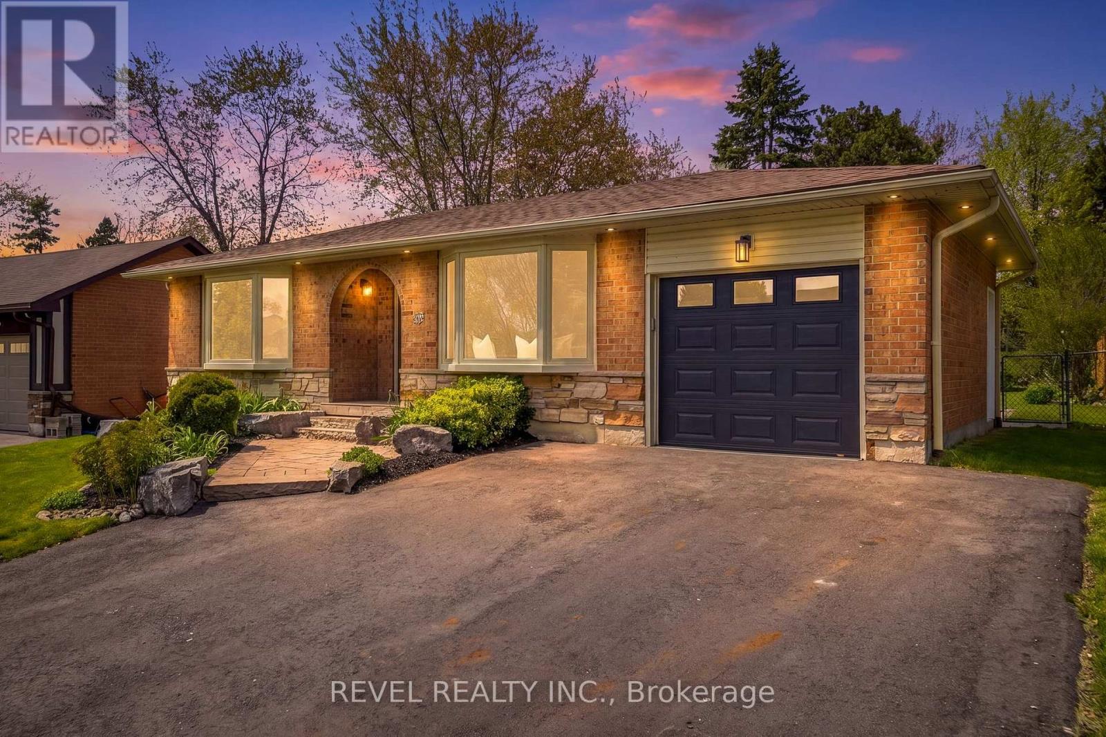 39 ANSTEAD CRESCENT, Ajax, Ontario