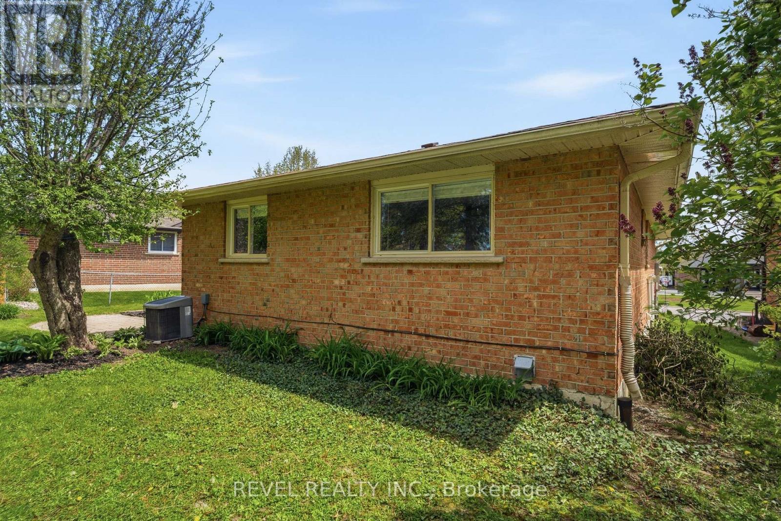 39 Anstead Crescent, Ajax, Ontario  L1S 3X4 - Photo 43 - E13202810