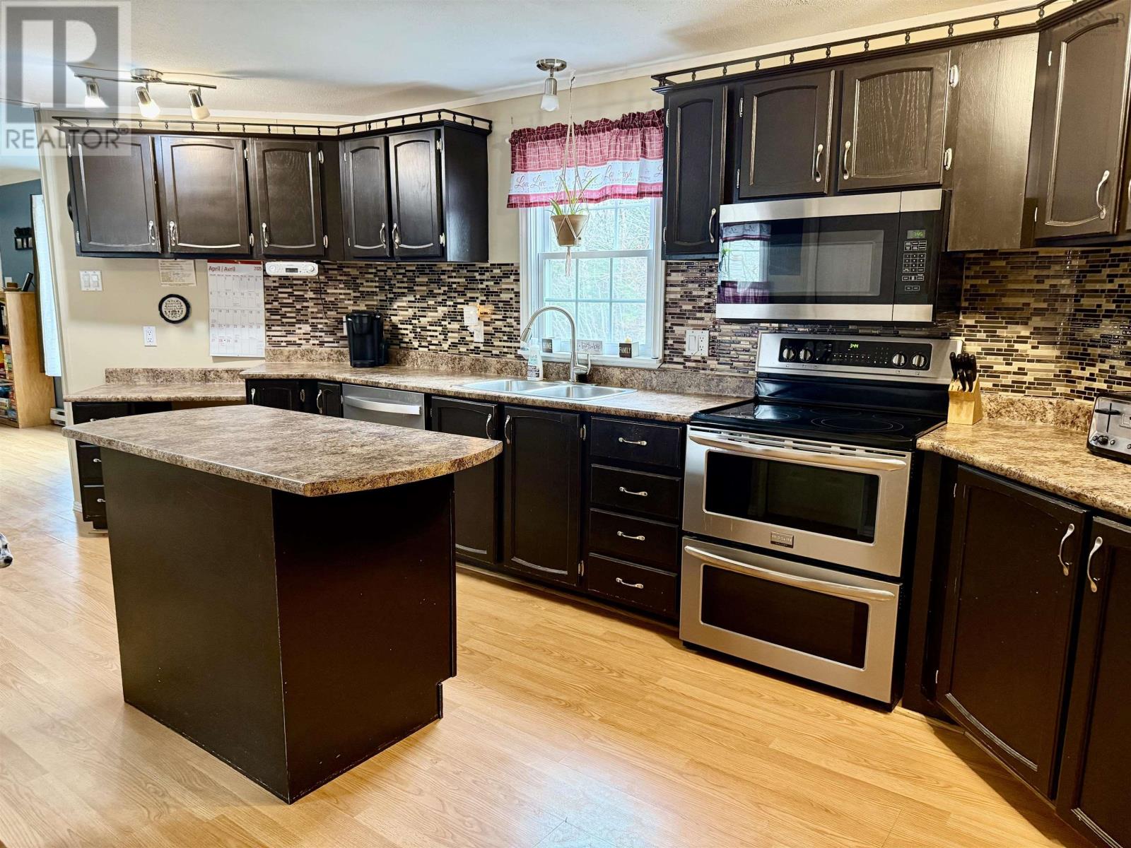 11 Forest View Drive, Barrington Passage, Nova Scotia  B0W 1E0 - Photo 10 - 202612378