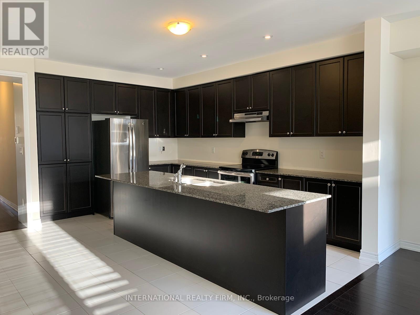 10 Folliot Street, Aurora, Ontario  L4G 0W1 - Photo 2 - N13201456