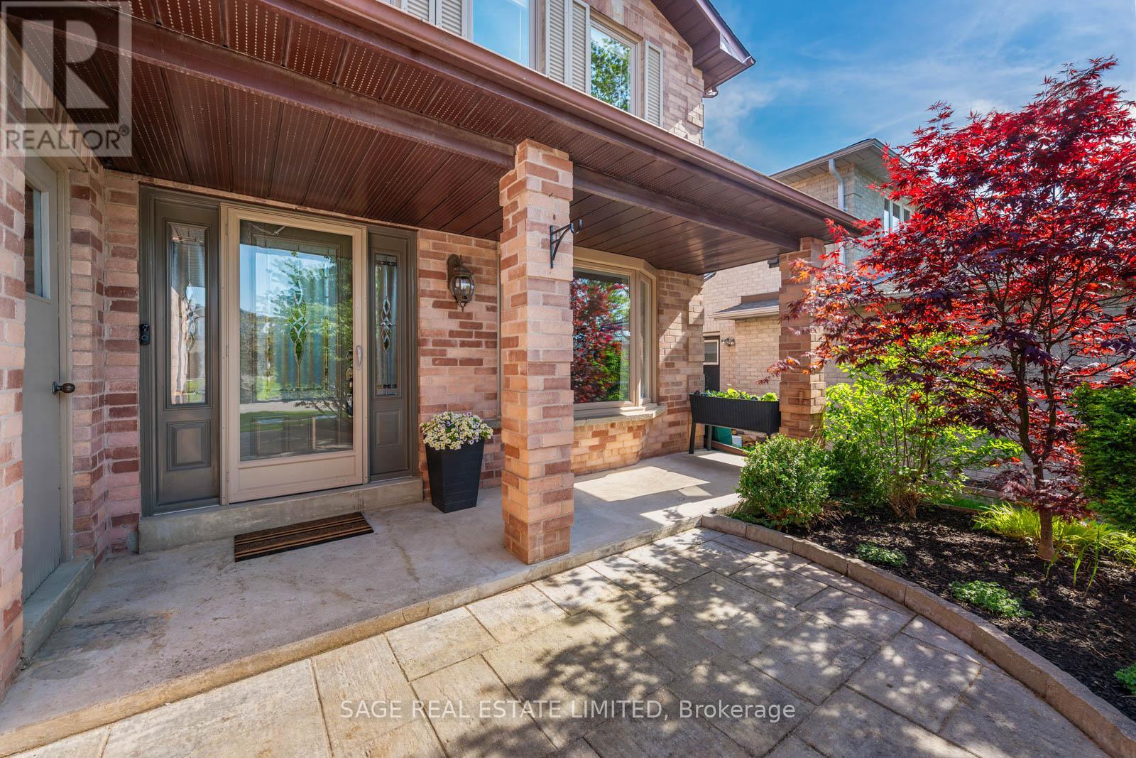 682 Leslie Valley Drive, Newmarket, Ontario  L3Y 7J5 - Photo 2 - N13202970