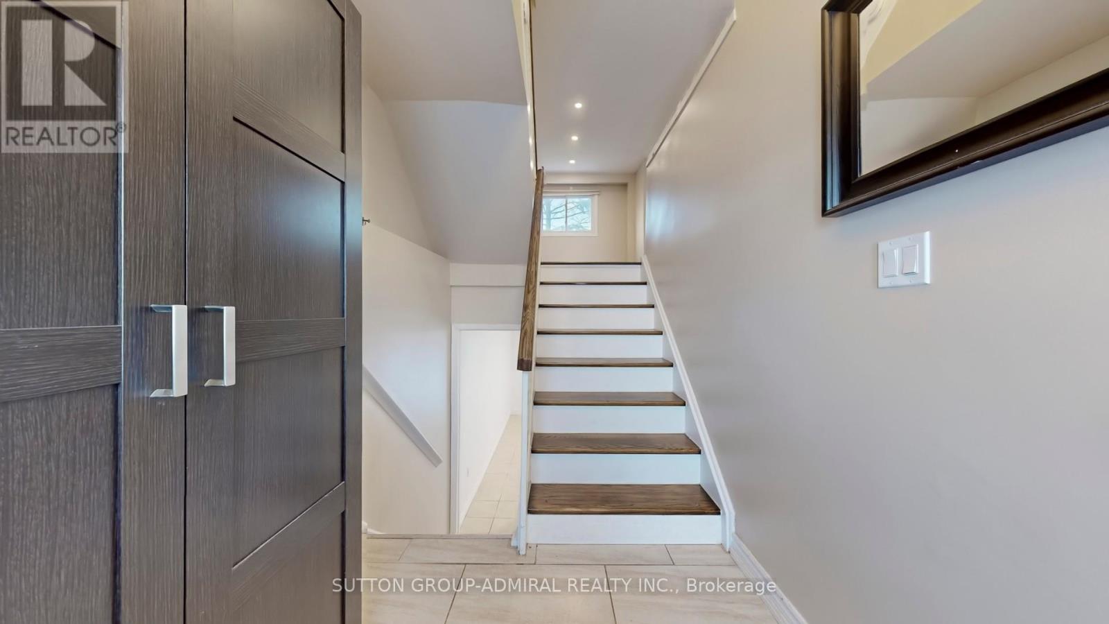 8 - 64 Bronte Street S, Milton, Ontario  L9T 1Y8 - Photo 3 - W13201626