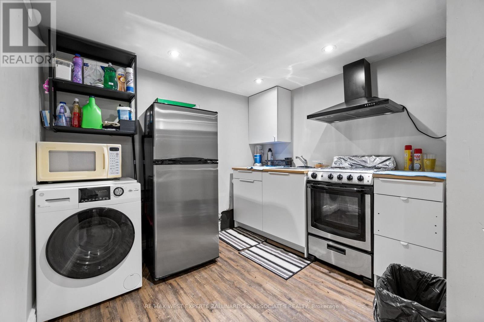 18 Smallwood Drive, Toronto, Ontario  M3M 1K8 - Photo 35 - W13202032