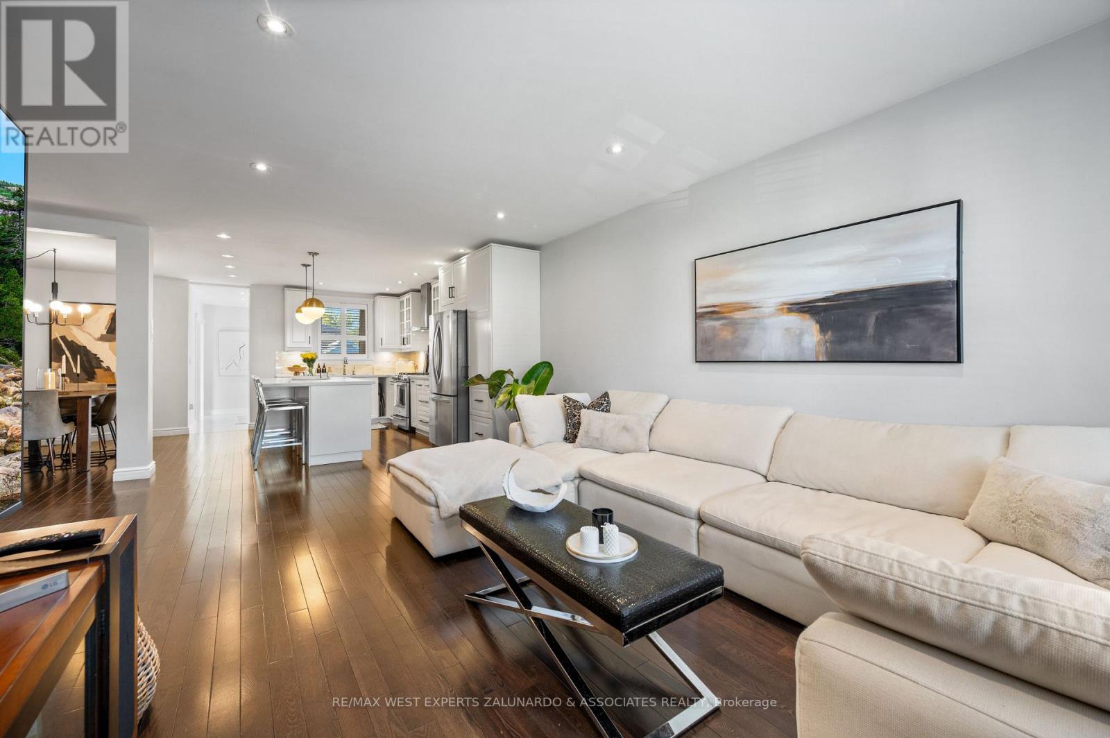 18 Smallwood Drive, Toronto, Ontario  M3M 1K8 - Photo 8 - W13202032