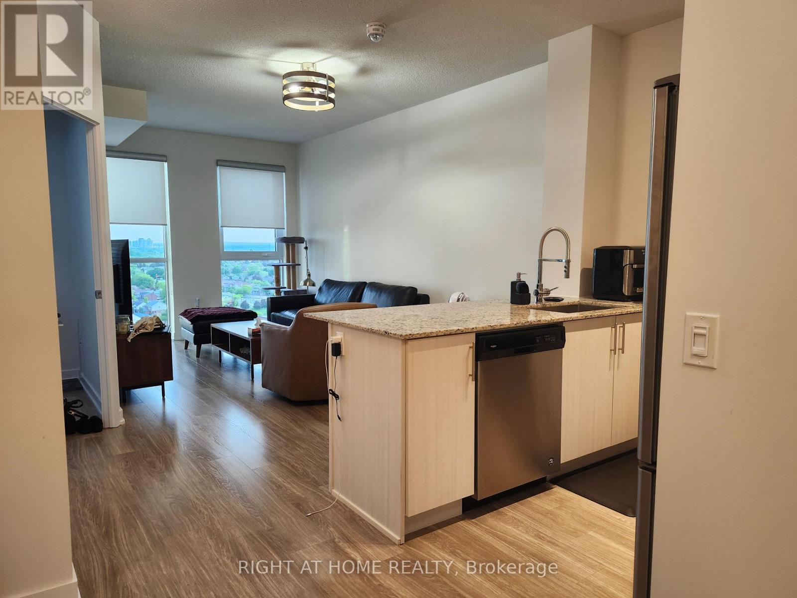1710 - 4085 Parkside Village Drive, Mississauga, Ontario  L5B 0K9 - Photo 4 - W13202342