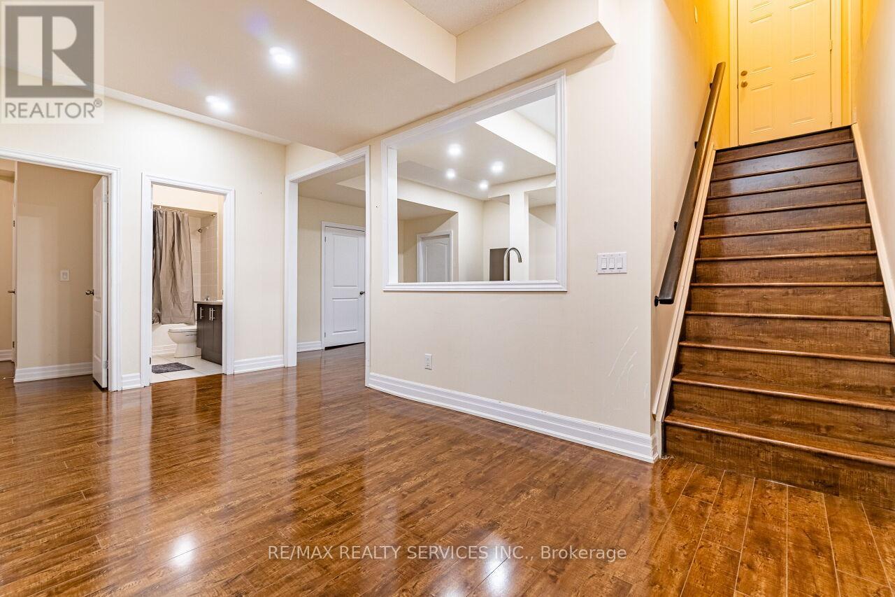 128 Rising Hill Ridge, Brampton, Ontario  L6Y 6B3 - Photo 3 - W13203148