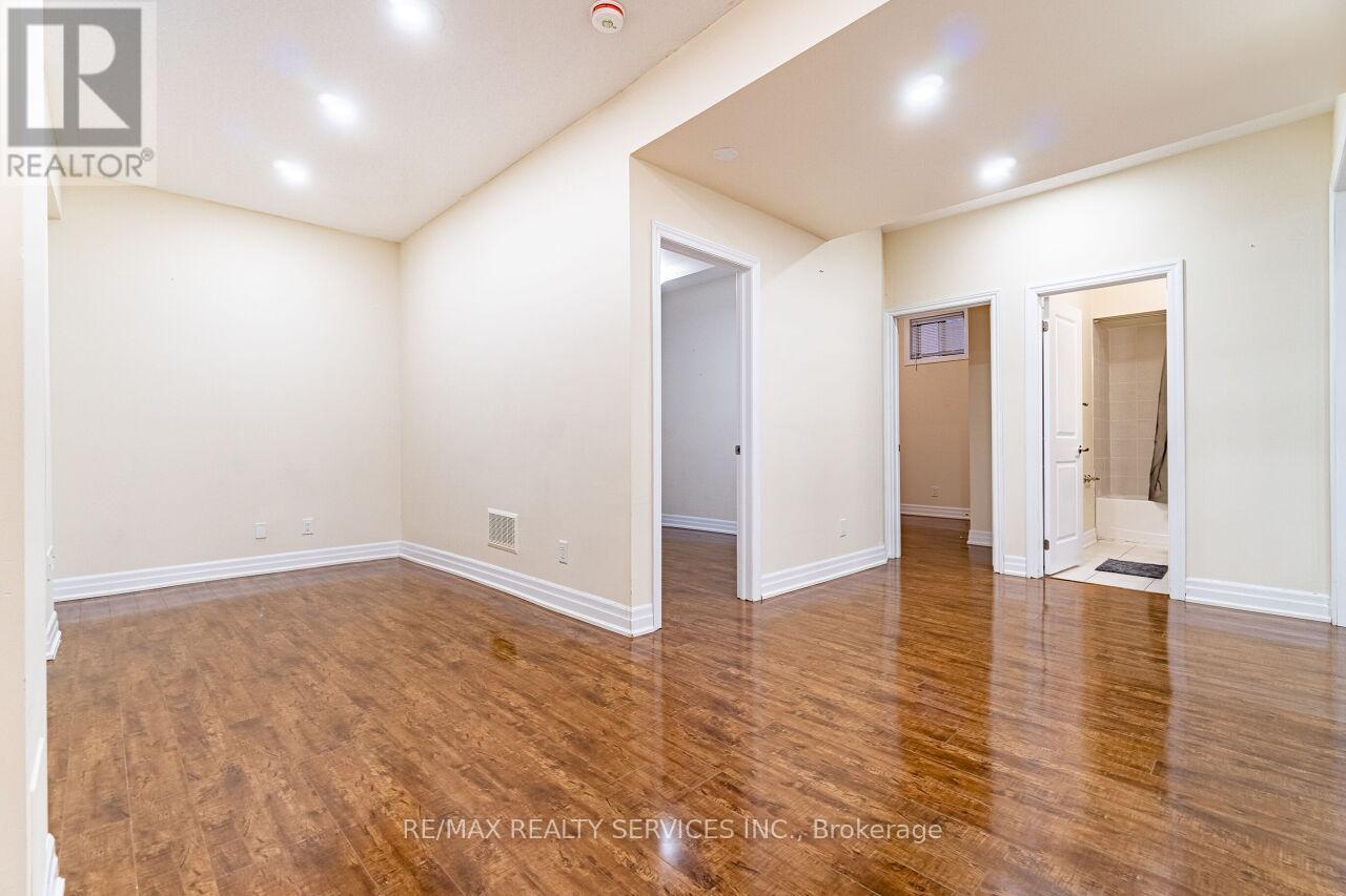 128 Rising Hill Ridge, Brampton, Ontario  L6Y 6B3 - Photo 4 - W13203148