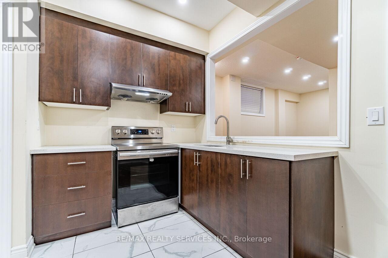 128 Rising Hill Ridge, Brampton, Ontario  L6Y 6B3 - Photo 8 - W13203148