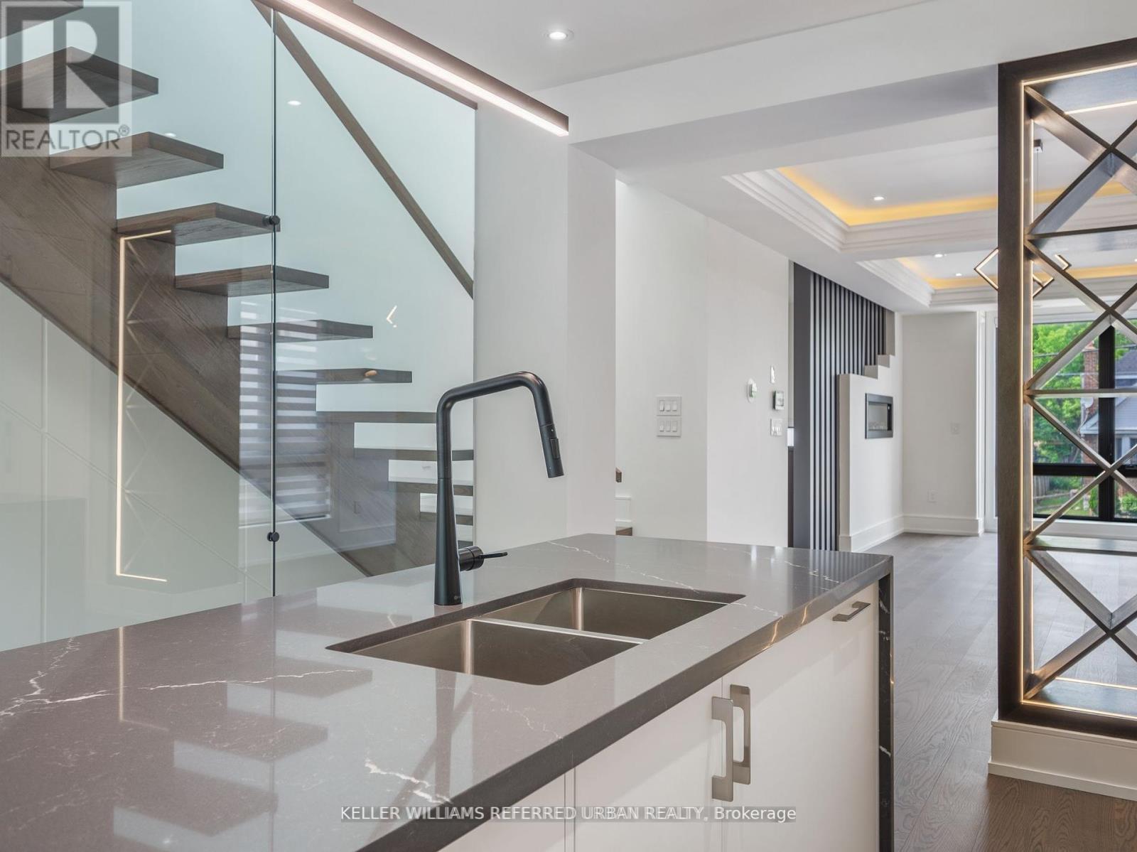 327 Melrose Street, Toronto, Ontario  M8Z 1G7 - Photo 15 - W13203158