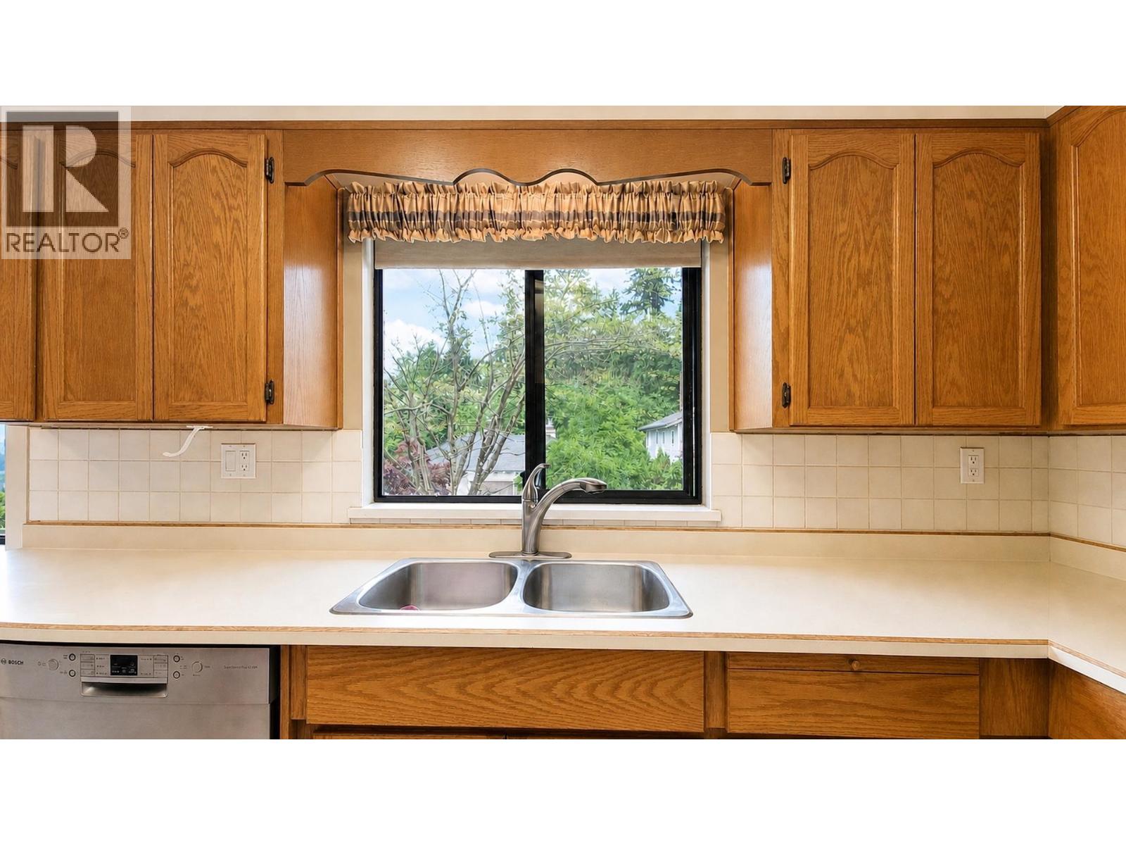 2634 Mclaughlin Court, Coquitlam, British Columbia  V3B 6K4 - Photo 10 - R3128198