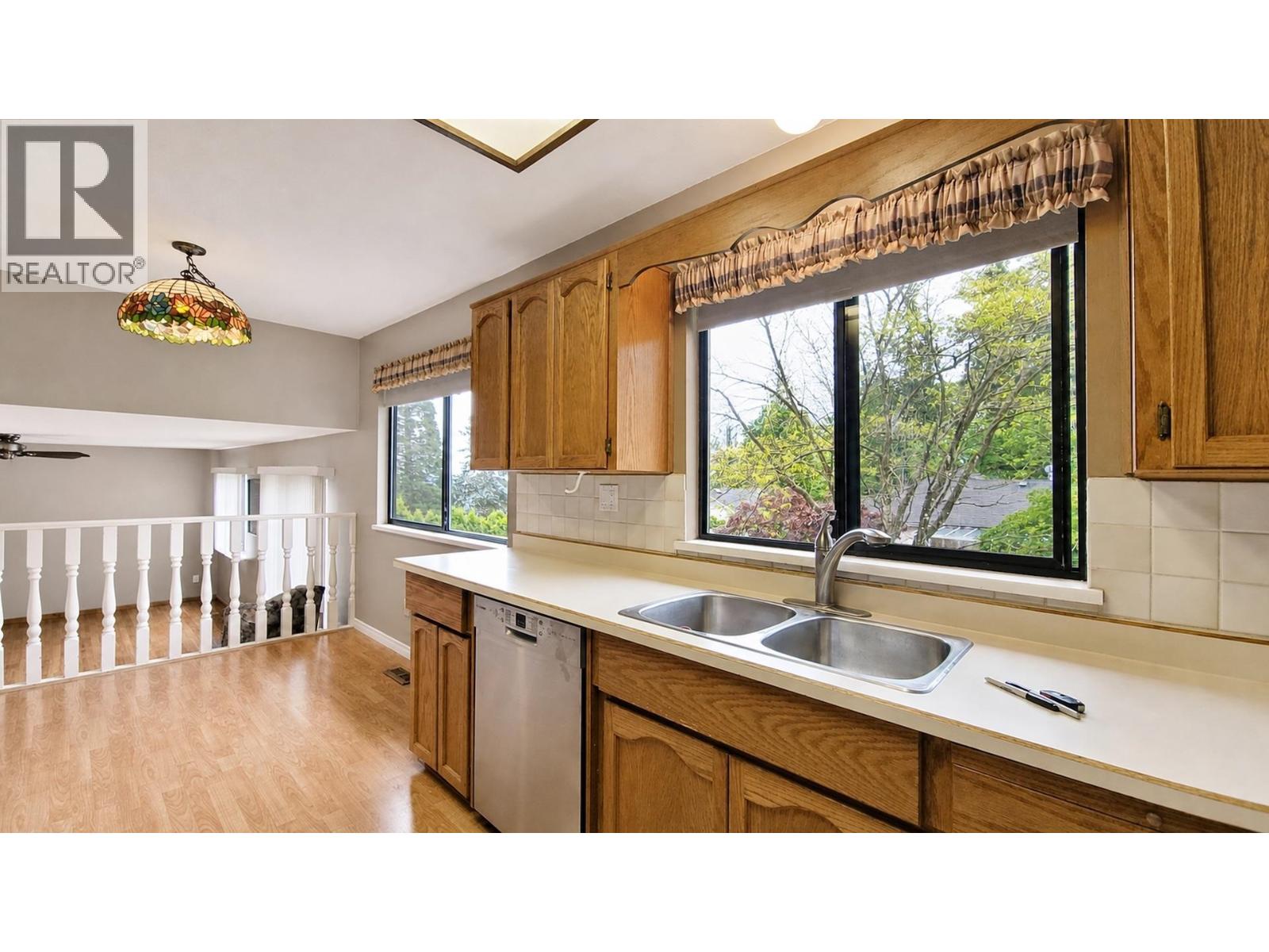 2634 Mclaughlin Court, Coquitlam, British Columbia  V3B 6K4 - Photo 11 - R3128198