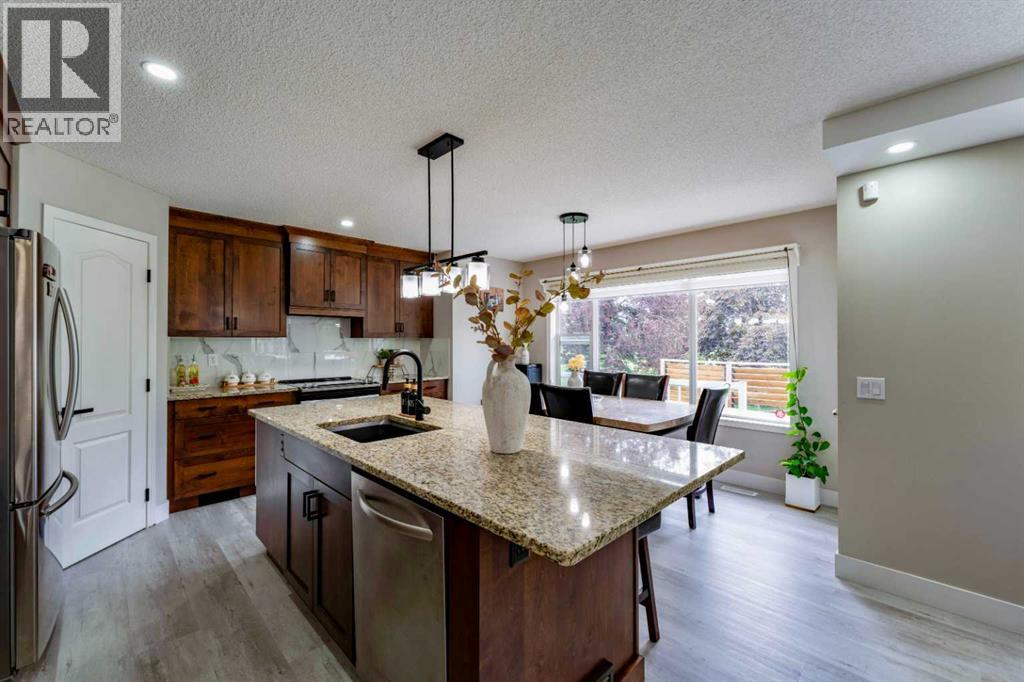 276 Fairways Bay NW, Airdrie, Alberta  T4B 2P5 - Photo 6 - A2311549