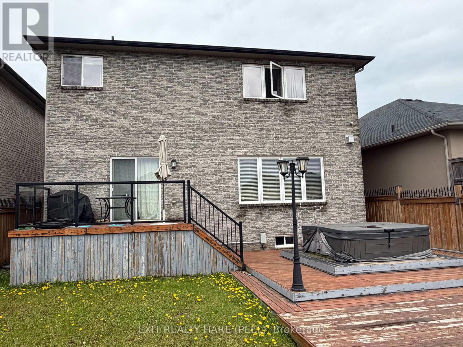 174 Irwin Avenue, Hamilton, Ontario  L9K 0A8 - Photo 2 - X13201486