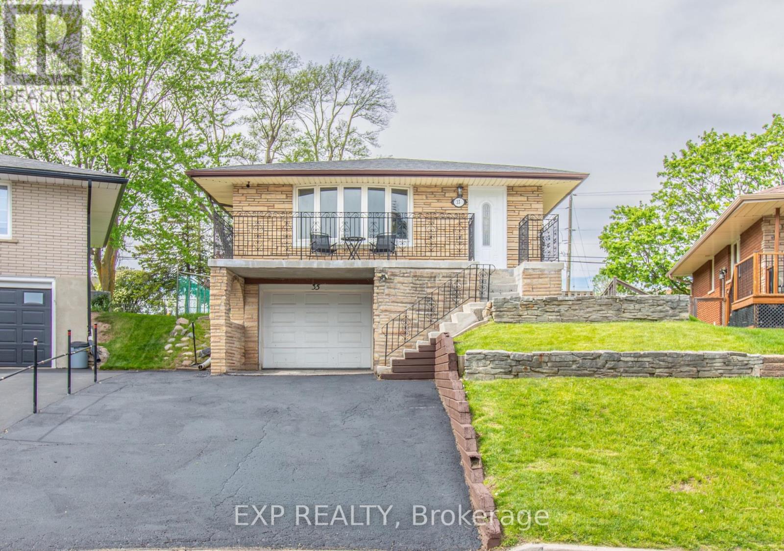 35 HILLSBOROUGH CRESCENT, Kitchener, Ontario