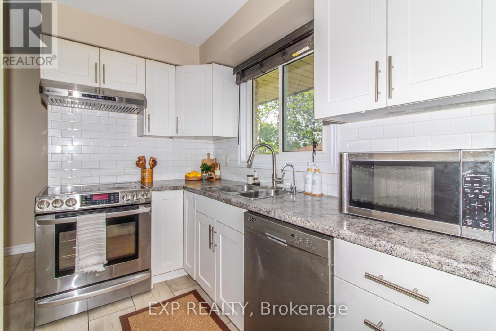 35 Hillsborough Crescent, Kitchener, Ontario  N2E 1J5 - Photo 11 - X13202190