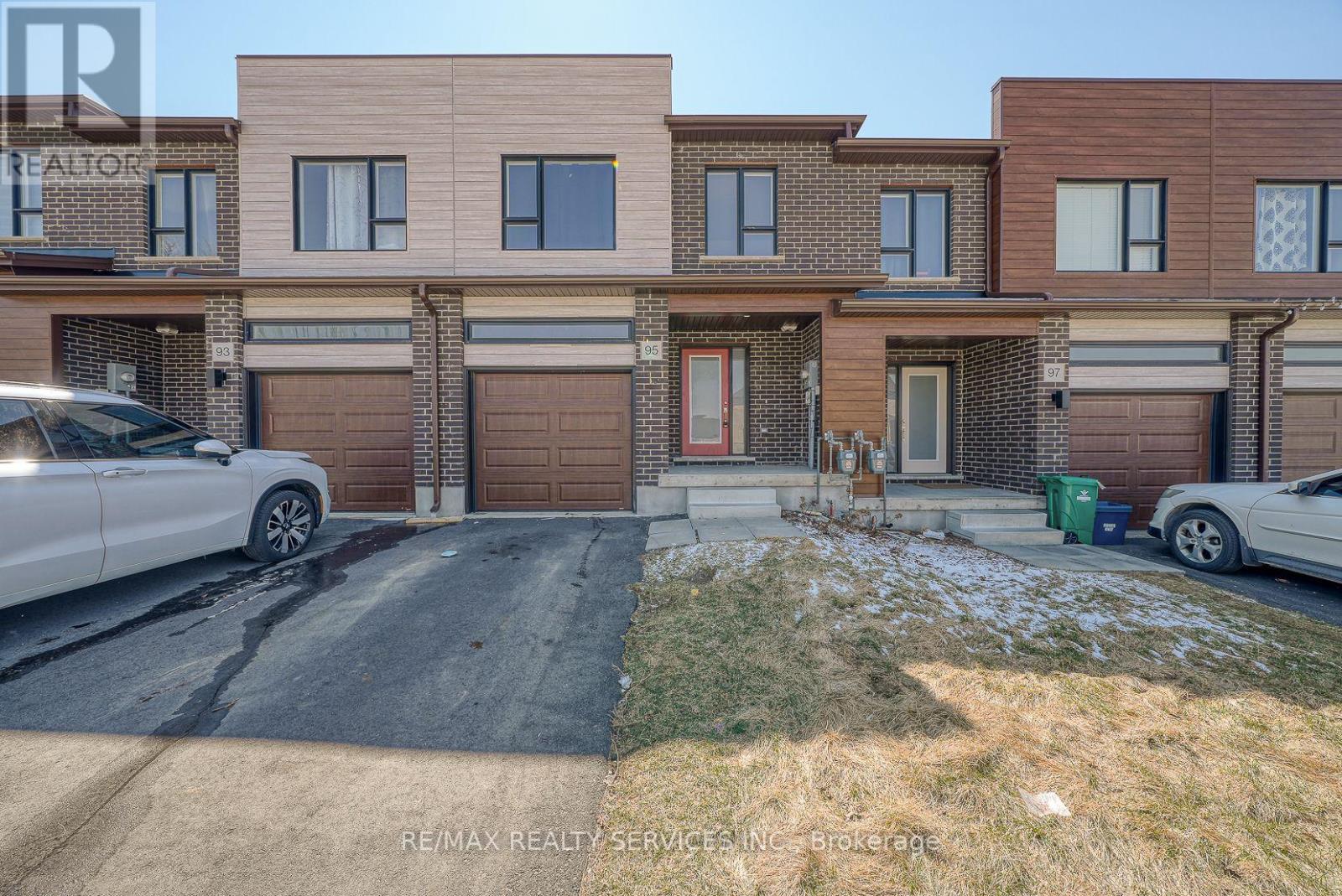 95 QUEENSBROOK CRESCENT, Cambridge, Ontario