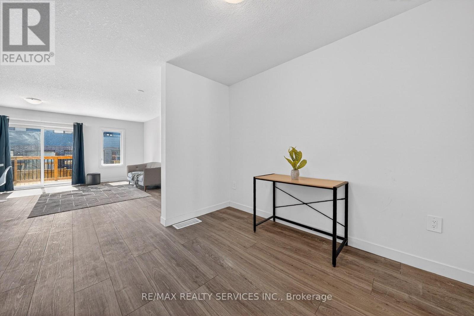 95 Queensbrook Crescent, Cambridge, Ontario  N1S 0E5 - Photo 4 - X13203230