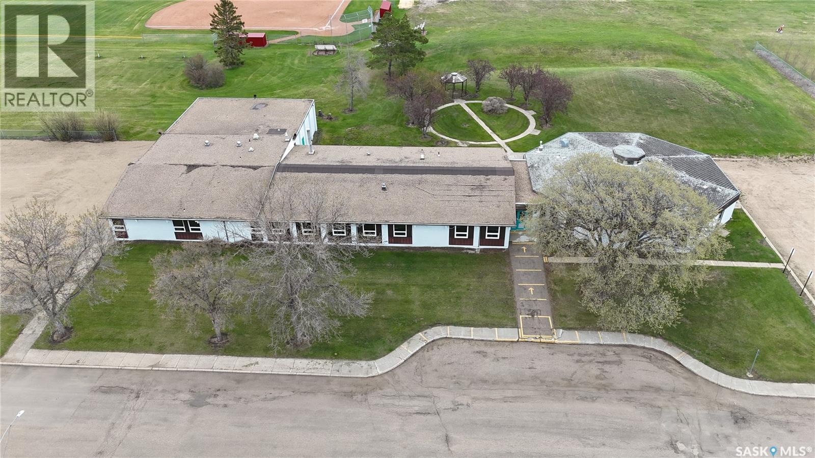 2022 102nd Street, North Battleford, Saskatchewan  S9A 1H8 - Photo 2 - SK037350
