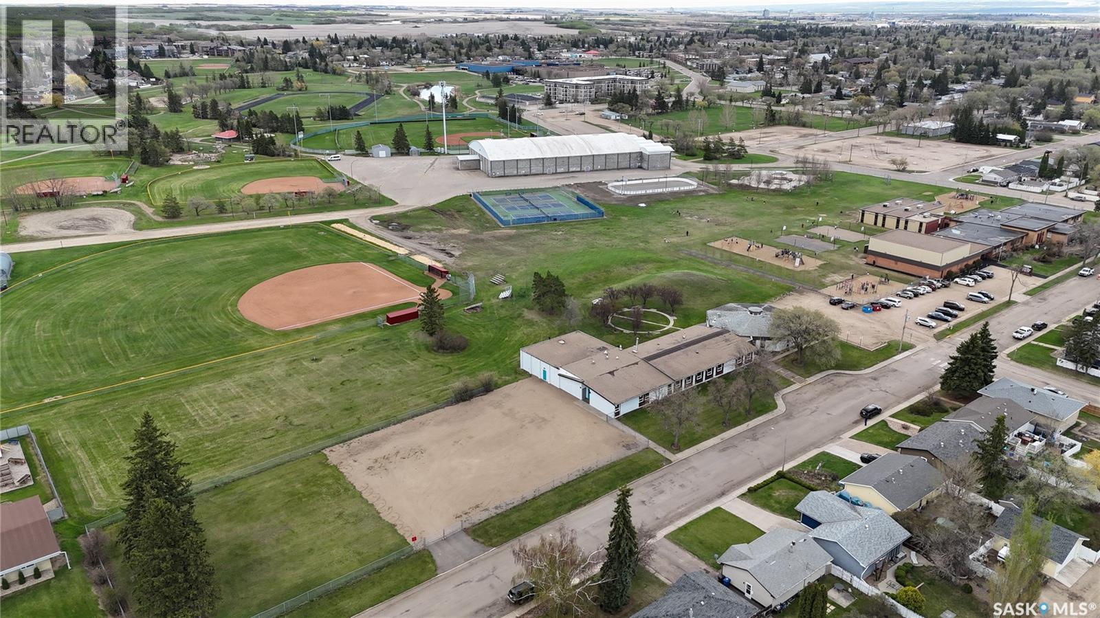 2022 102nd Street, North Battleford, Saskatchewan  S9A 1H8 - Photo 3 - SK037350