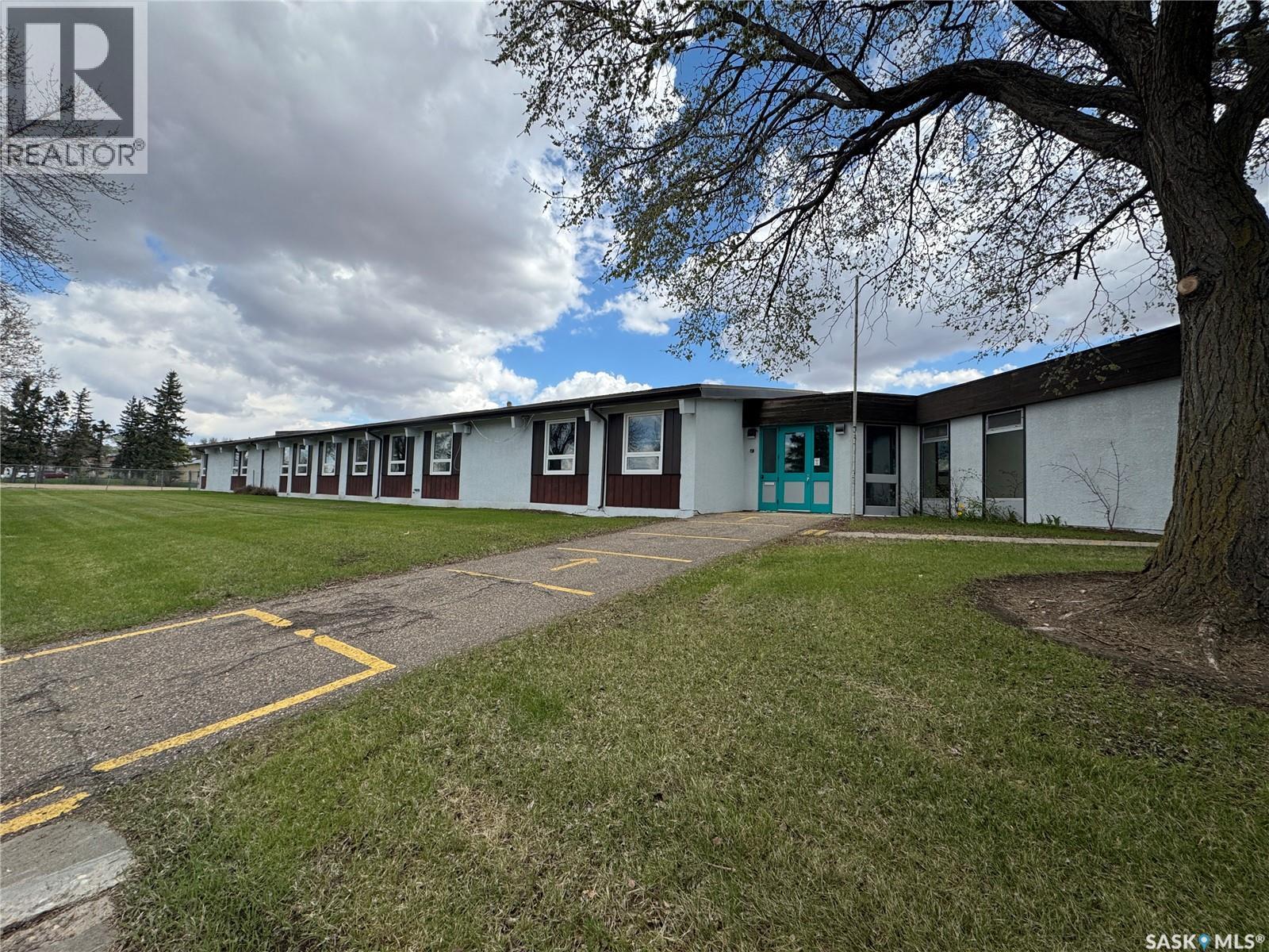 2022 102nd Street, North Battleford, Saskatchewan  S9A 1H8 - Photo 5 - SK037350