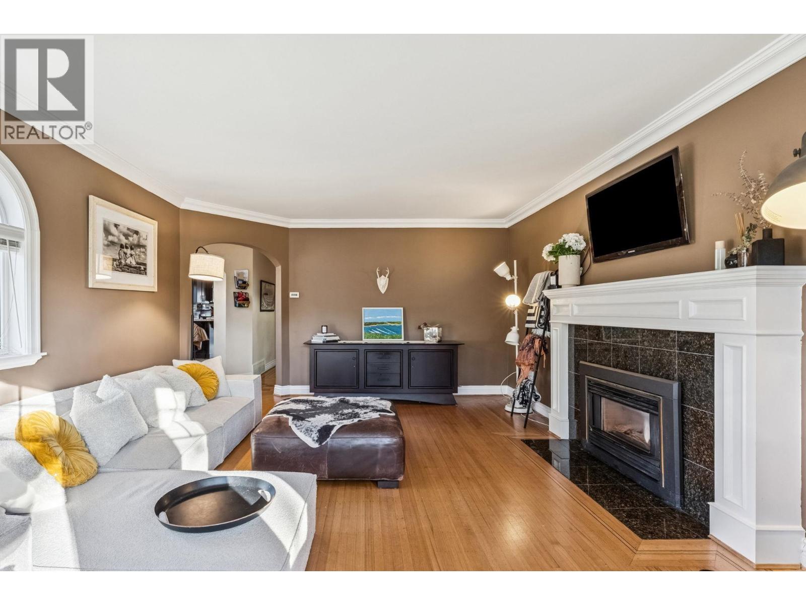 2819 W 13th Avenue, Vancouver, British Columbia  V6K 2T6 - Photo 3 - R3128827