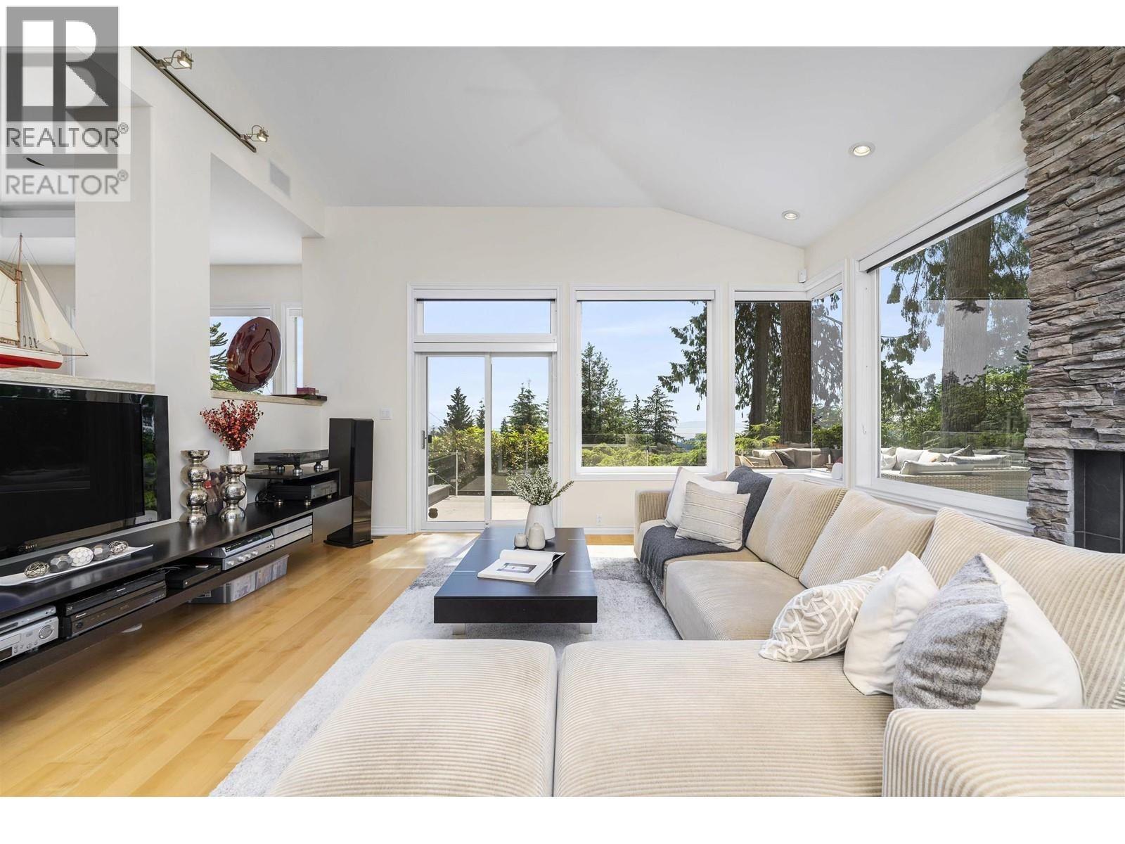 463 Ventura Crescent, North Vancouver, British Columbia  V7N 3G8 - Photo 8 - R3128843