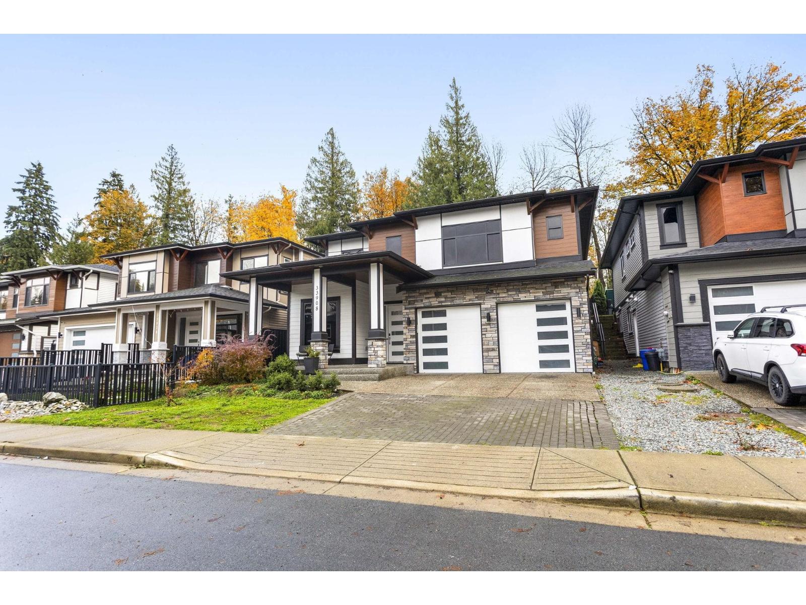 33908 Tooley Place, Mission, British Columbia  V2V 0G5 - Photo 2 - R3086804
