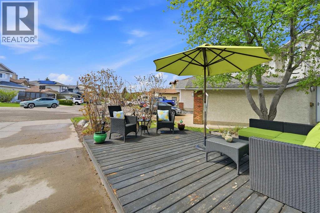 38 Sandpiper Way Nw, Calgary, Alberta  T3K 3C6 - Photo 3 - A2311911