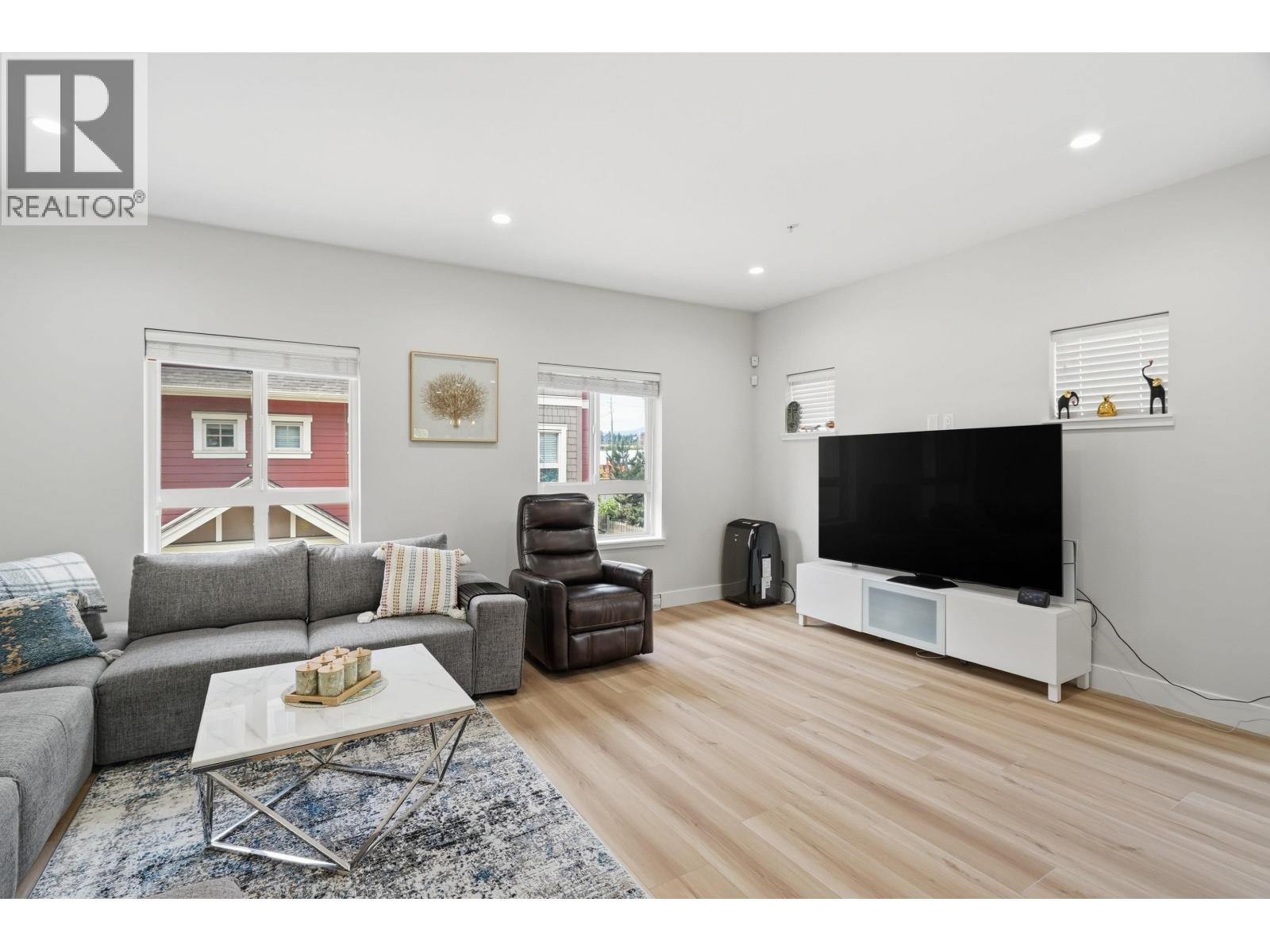 20 843 Ewen Avenue, New Westminster, British Columbia  V3M 0K6 - Photo 2 - R3128027