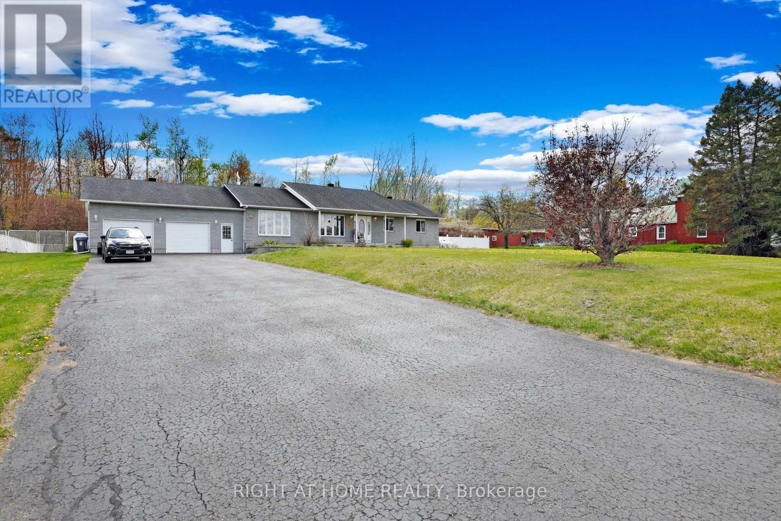 902 RUE ELIZABETH STREET, Alfred and Plantagenet, Ontario