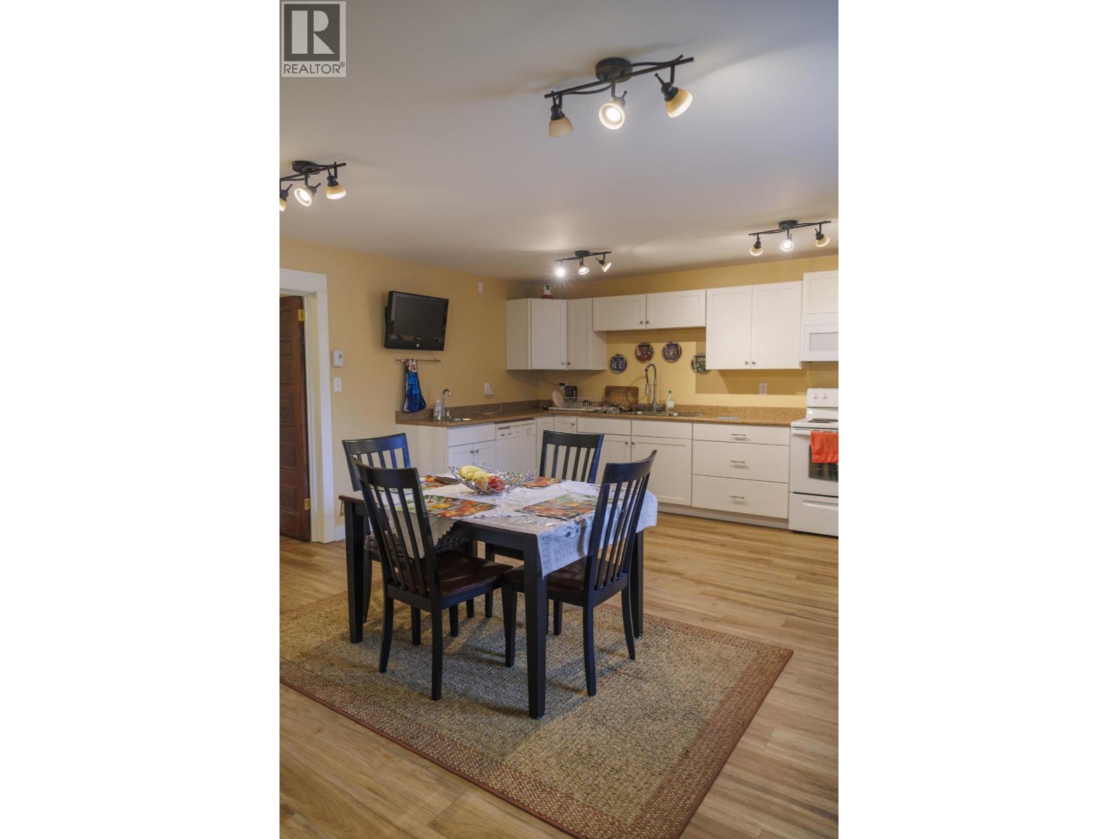 421 Main Street, Mcbride, British Columbia V0J 2E0 - Photo 3 - C8079080