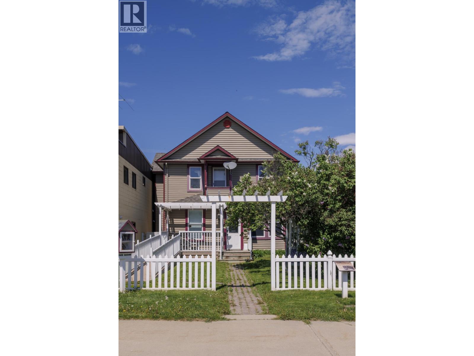 421 Main Street, Mcbride, British Columbia V0J 2E0 - Photo 1 - C8079080
