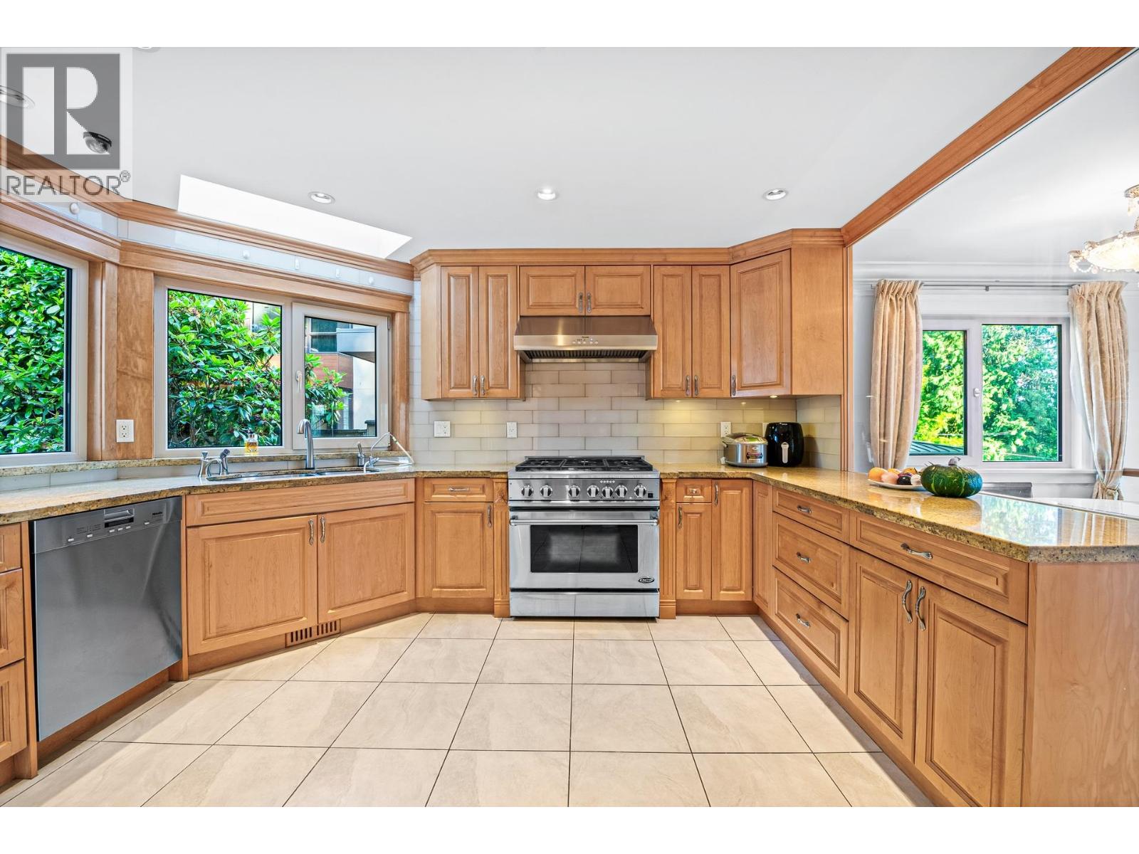 1361 Mathers Avenue, West Vancouver, British Columbia  V7T 2G5 - Photo 7 - R3128775