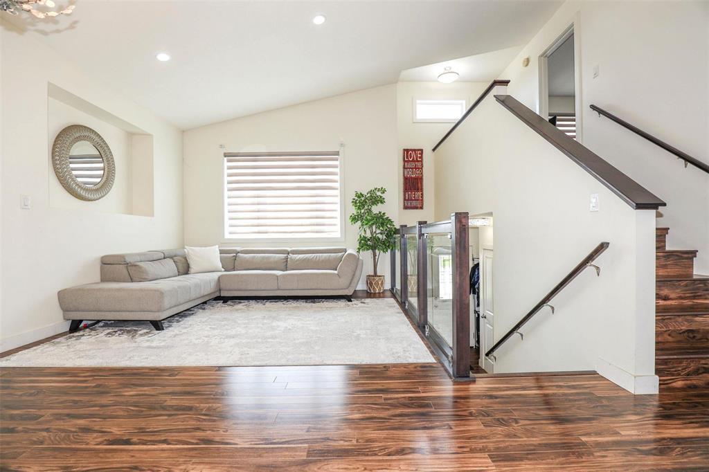 98 Water Ridge Path, Winnipeg, Manitoba  R2R 0P8 - Photo 4 - 202611698
