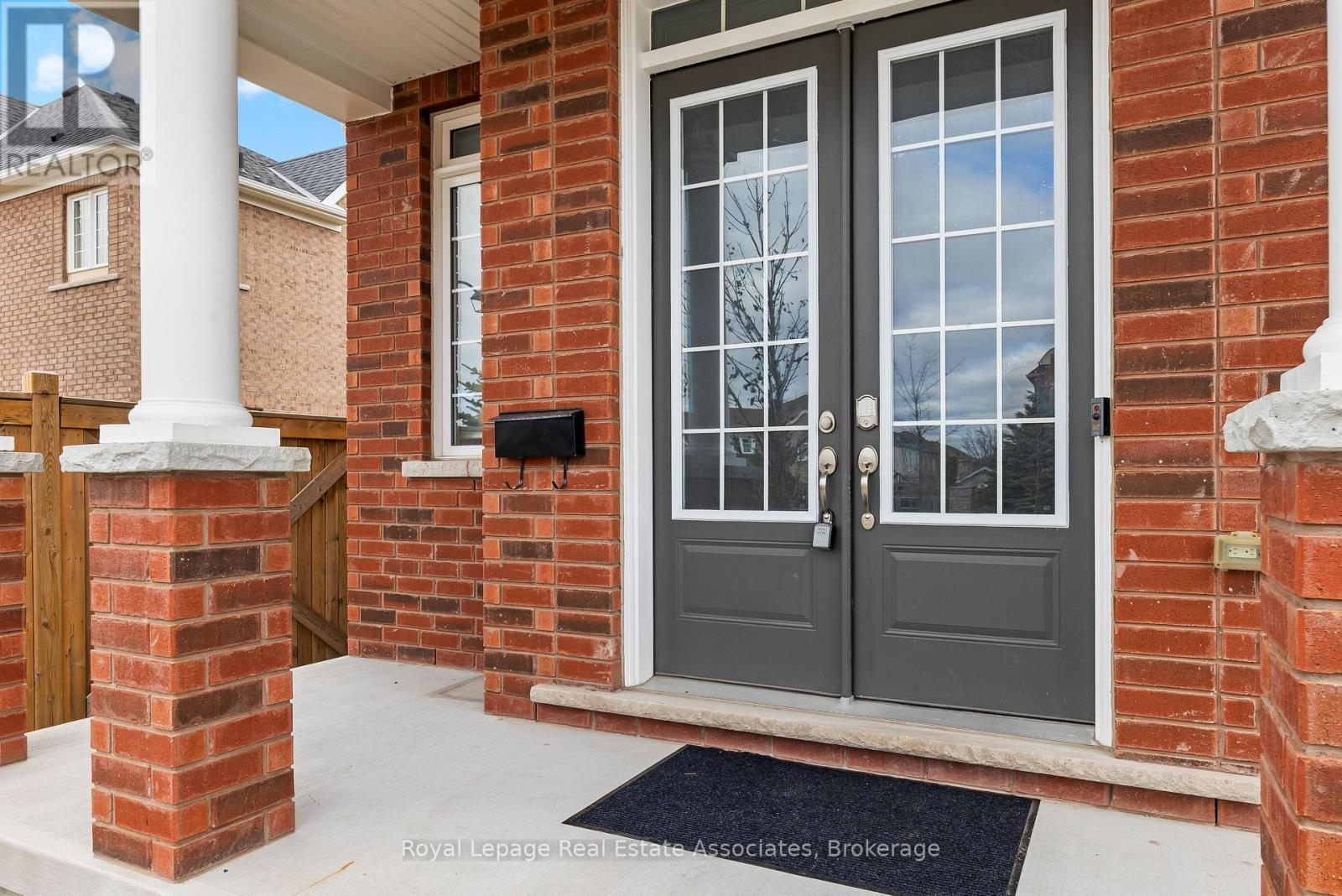 1796 Grandview Street N, Oshawa, Ontario  L1K 0B1 - Photo 2 - E13203354