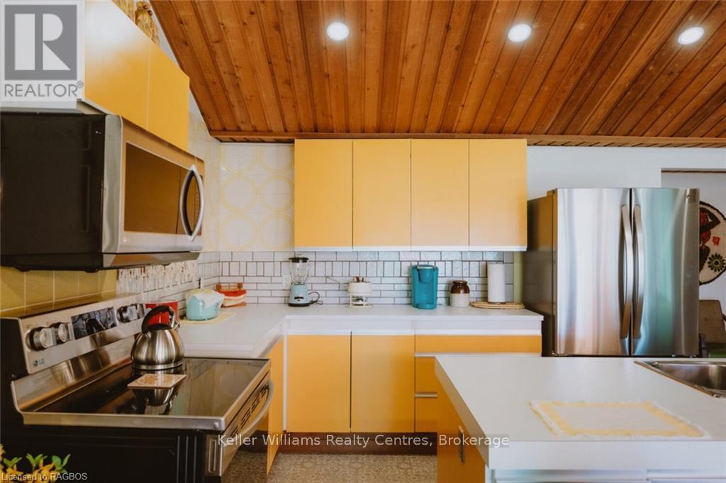 77 Shoreline Avenue, South Bruce Peninsula, Ontario  N0H 2T0 - Photo 13 - X12901538