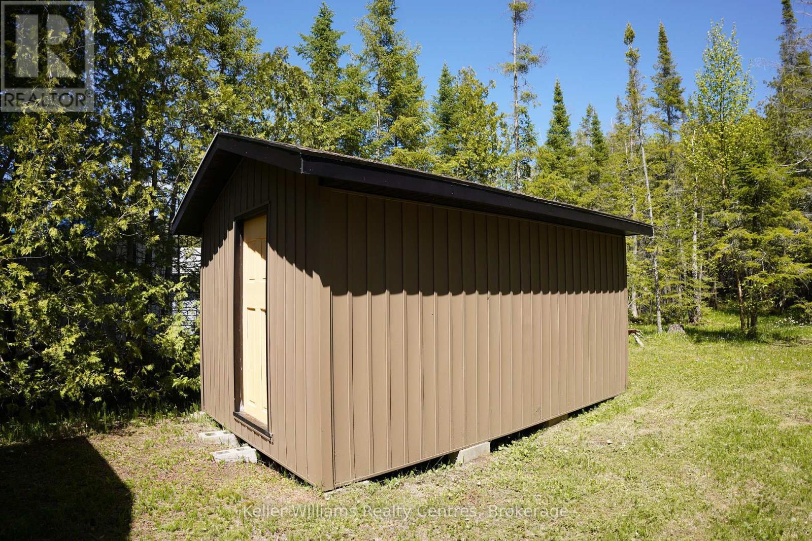 77 Shoreline Avenue, South Bruce Peninsula, Ontario  N0H 2T0 - Photo 31 - X12901538